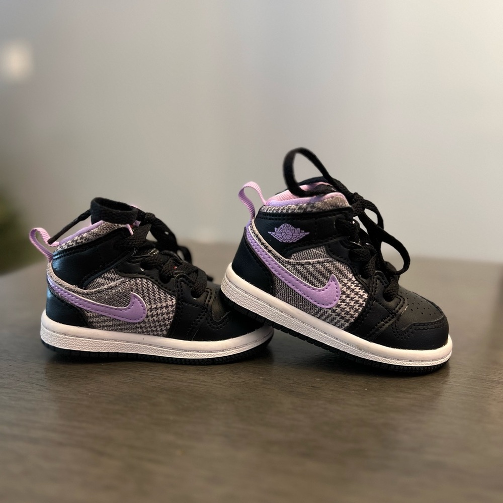 Nike Kids Black and Lavender Sneakers